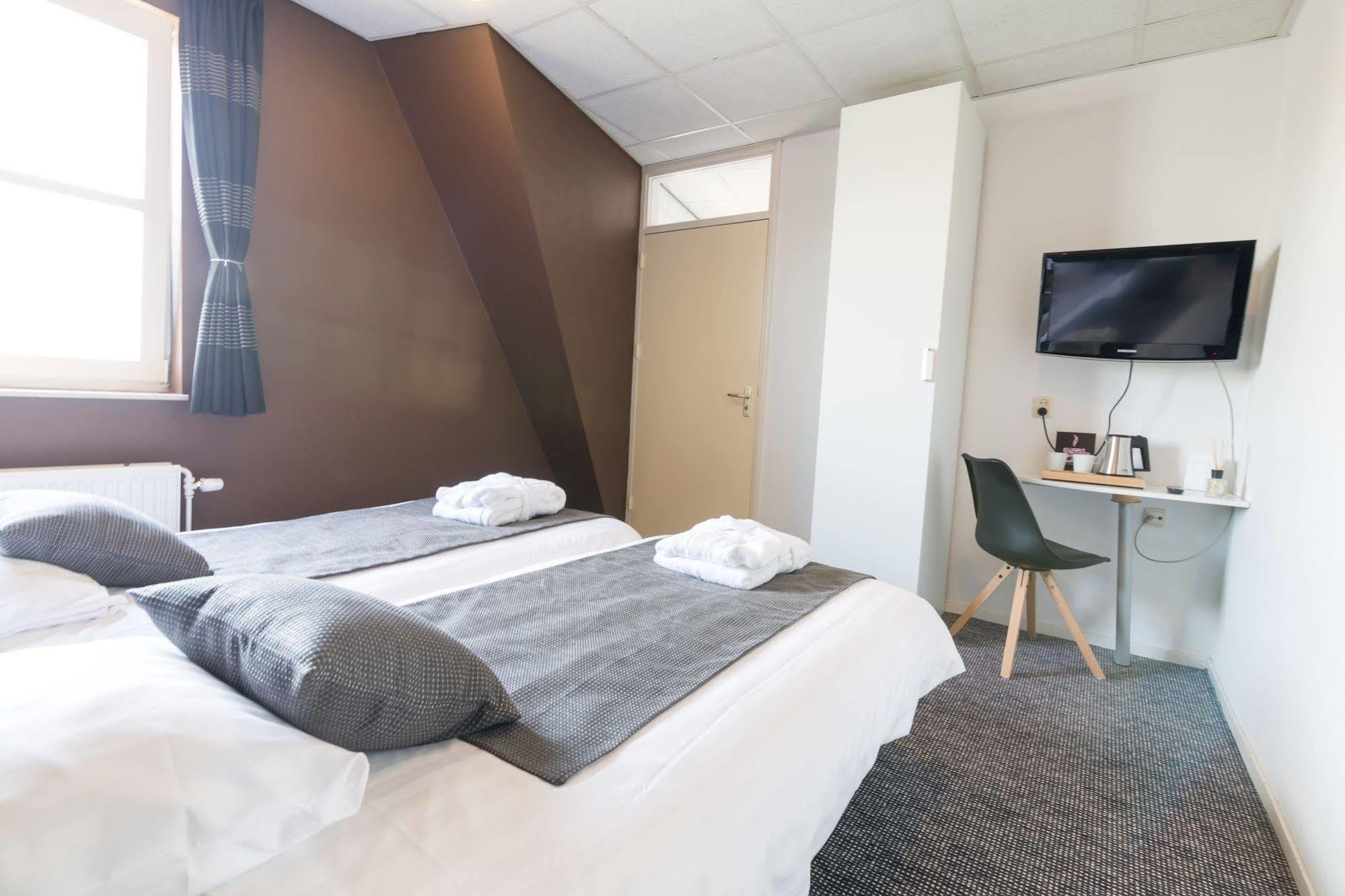 Hotel Restaurant De Buizerd Langedijk 외부 사진